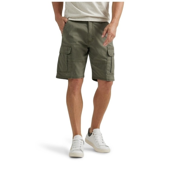 NWT-wrangler-46-dusty Olive green-ripstop, relax fit, cargo short. - Picture 1 of 16